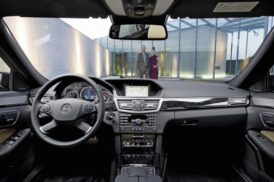  Mercedes-Benz E-Class 2010 года  (фото 5 из 128)